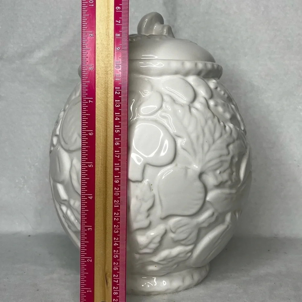 Porta white embossed